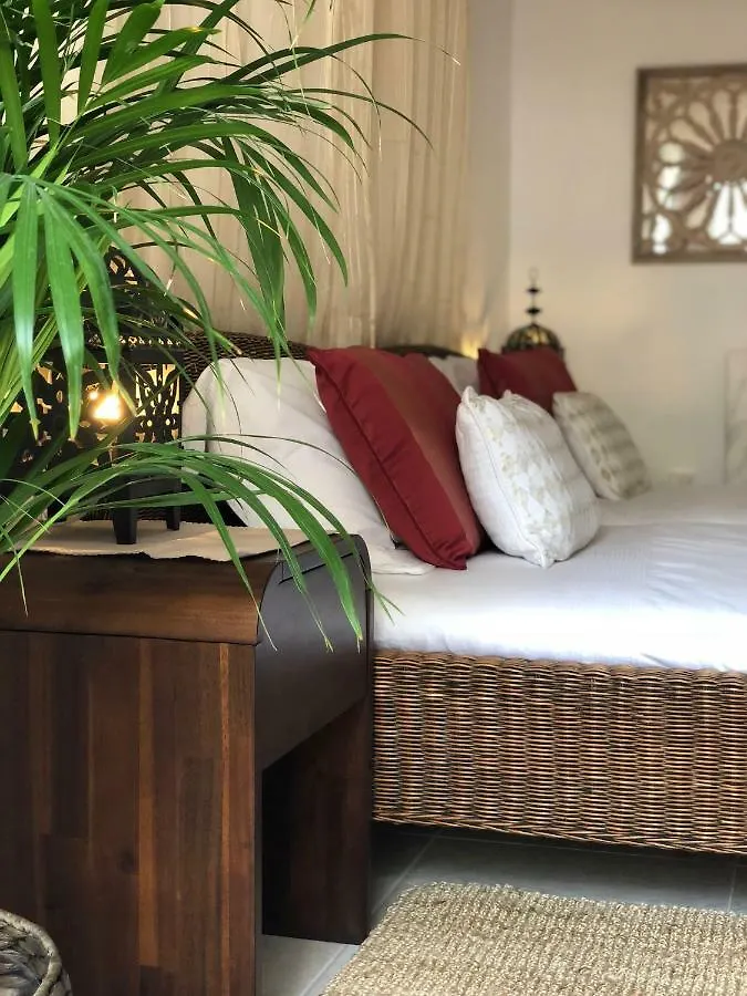 Villa Breeze Boutique Guest Rooms, Marbella Sitio de Calahonda Bed and breakfast